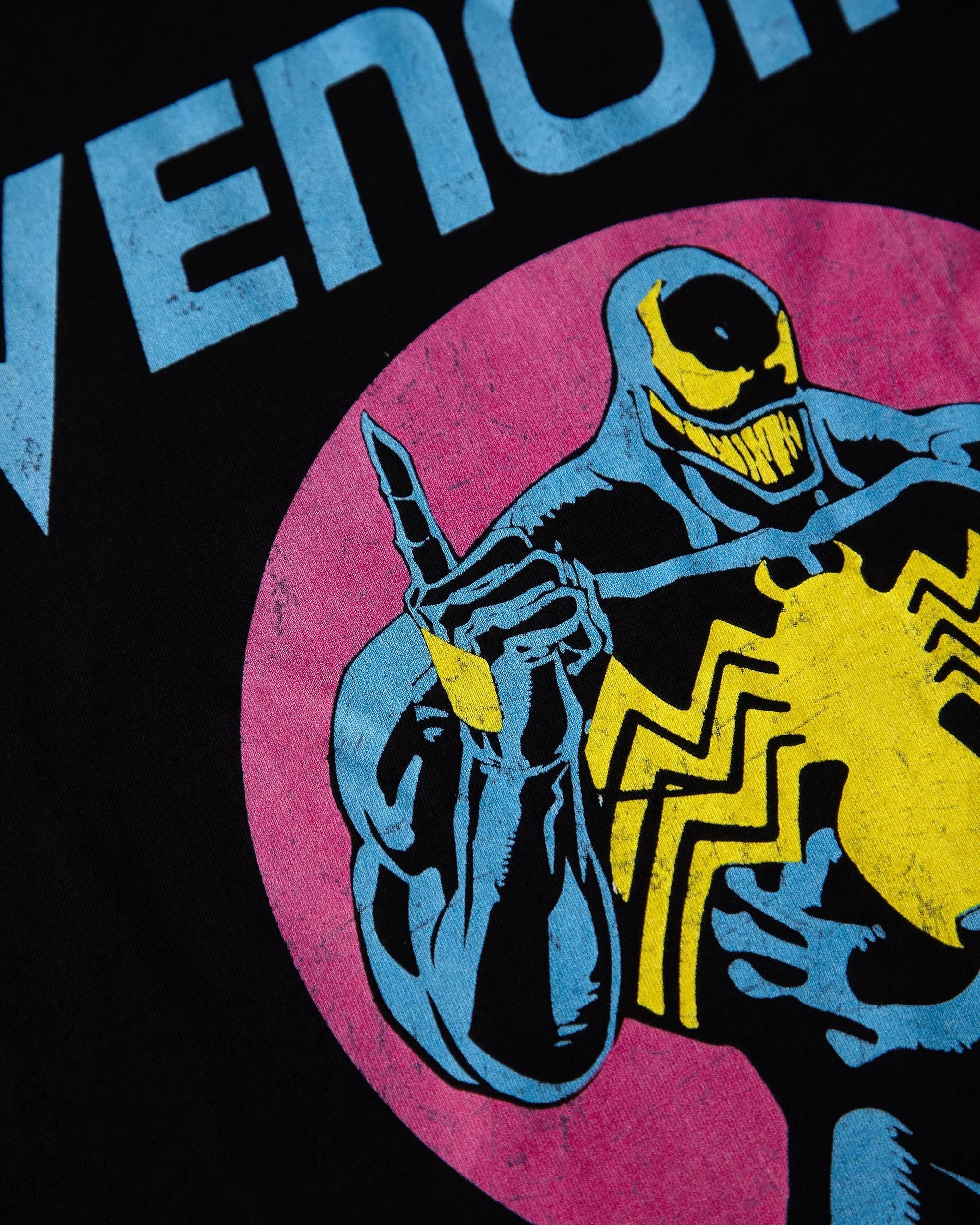 Official Marvel Comics, Spider-man VENOM on black - low cut cropped tee